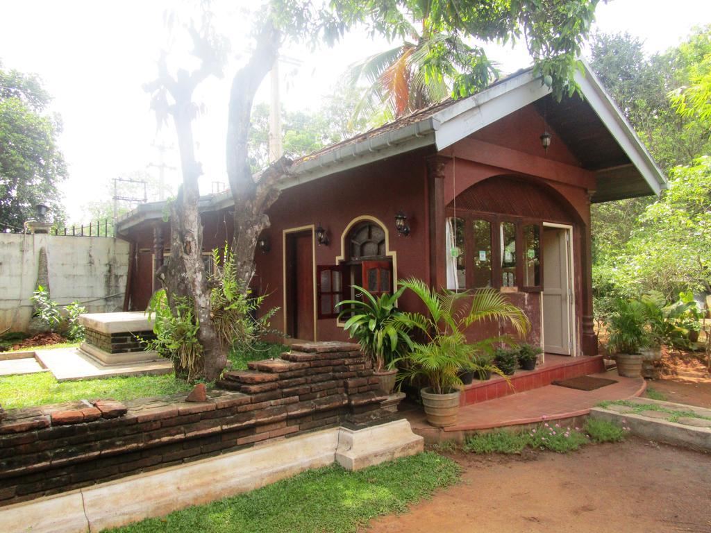 Hotel Shalini Anuradhapura Zewnętrze zdjęcie